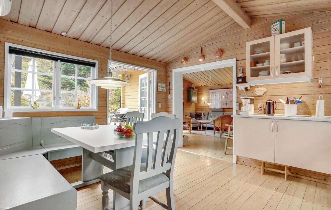 3 Bedroom Cozy Home In Børkop Extérieur photo